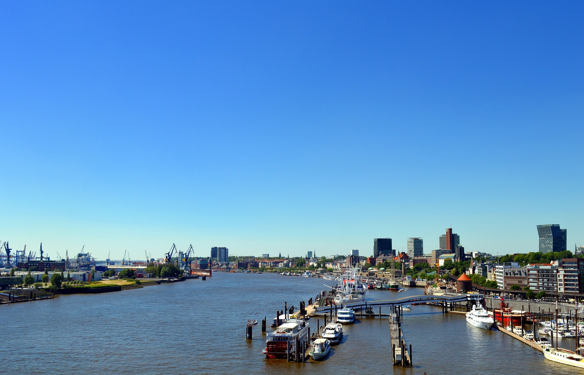hamburg-2383200_1920