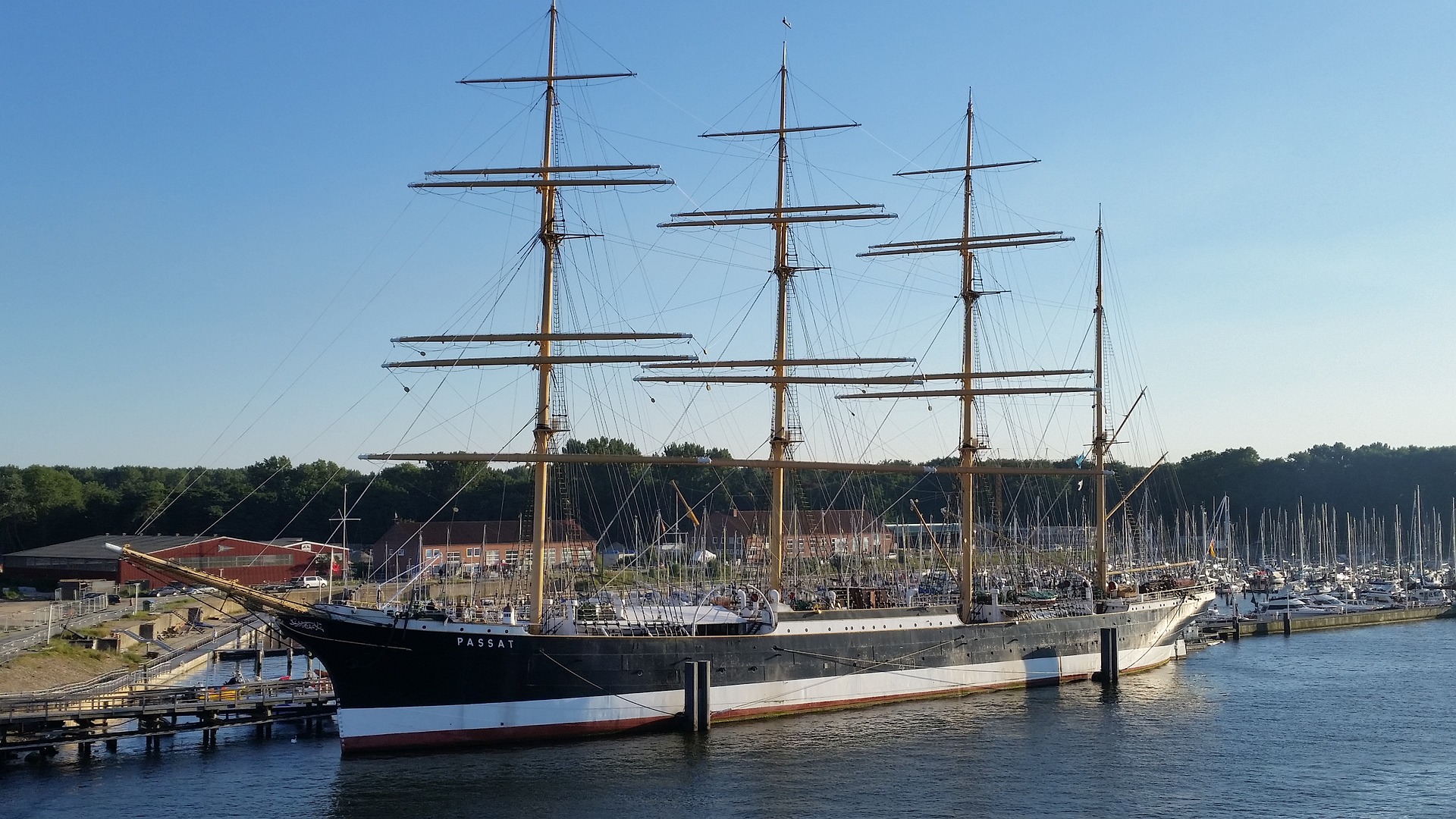 ship-g777265450_1920